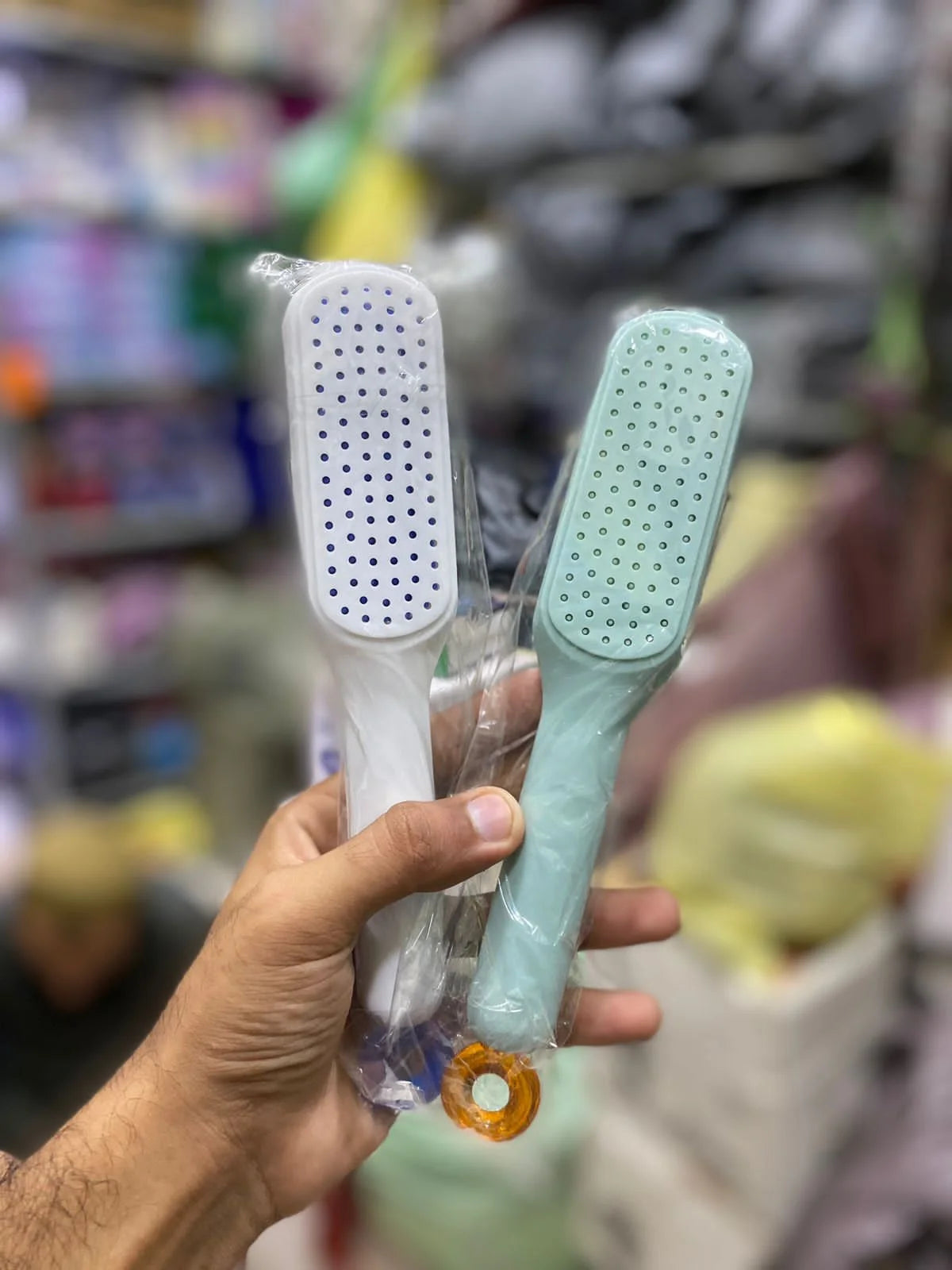 Self-Cleaning Hair Brush for Easy Detangling - Women's Styling Tool